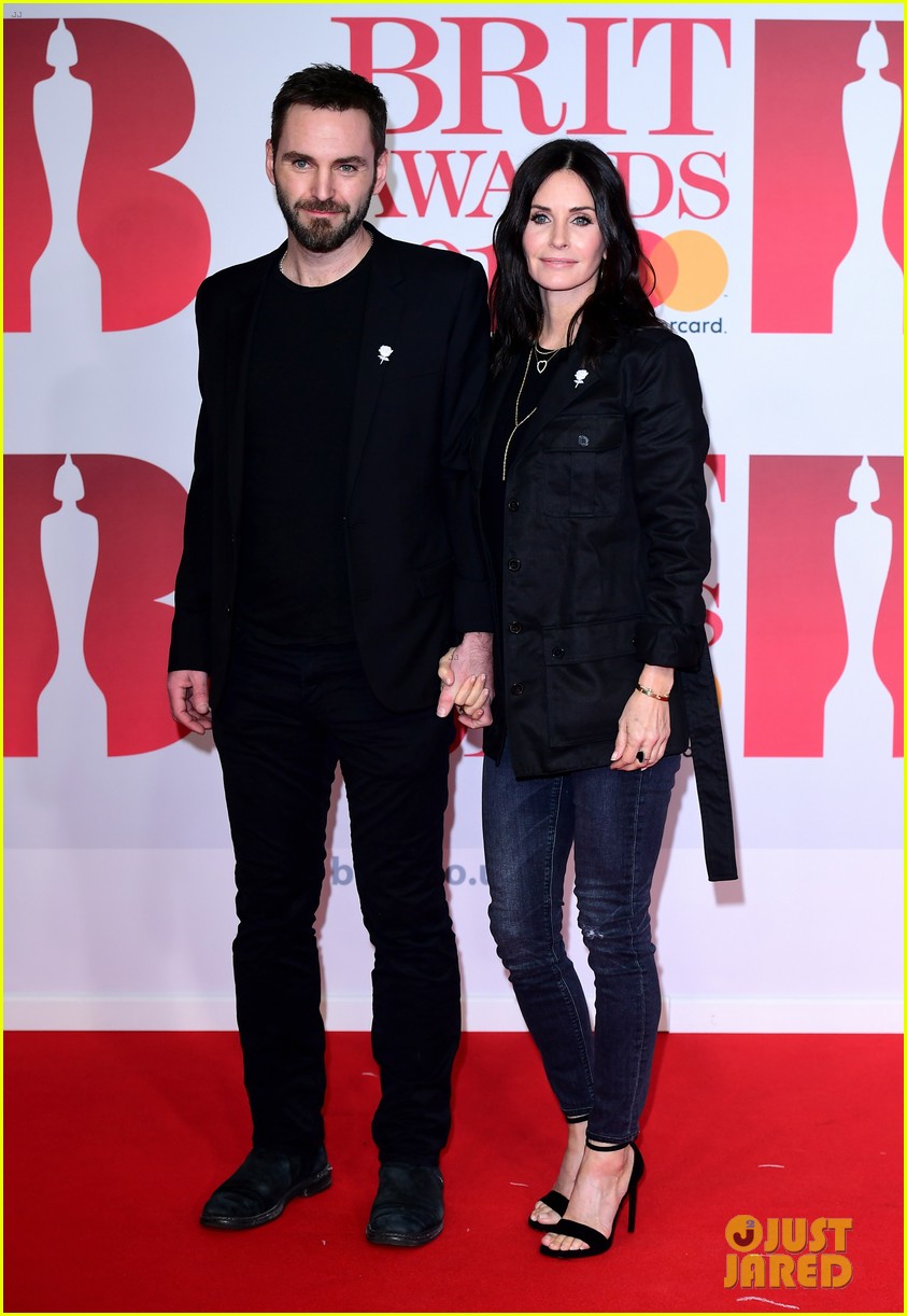 courteney cox supports fiance johnny mcdaid at brit awards 2018 014036927