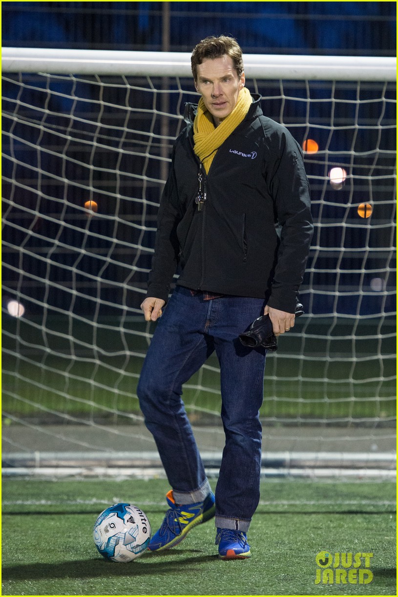 benedict cumberbatch plays soccer with kids in london 014028957