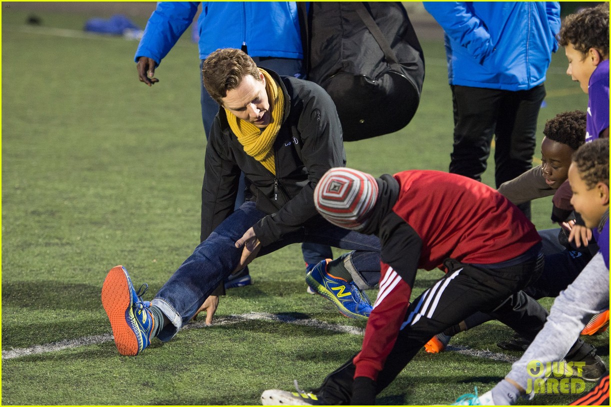 benedict cumberbatch plays soccer with kids in london 144028970