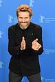 willem dafoe says hes not attracted naturally to tv roles 02