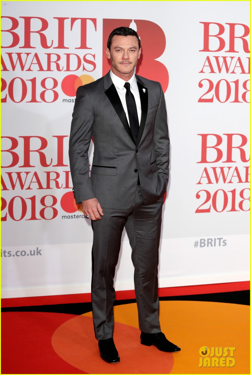 luke evans suits up to present at brit awards 2018 04