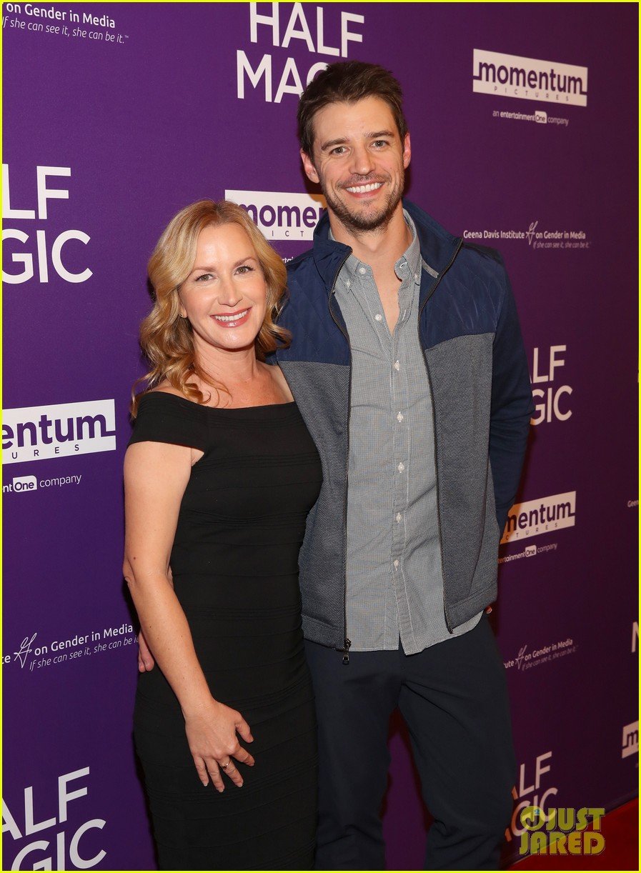 jenna fischer supports former co star anela kinsey at half magic premiere 05