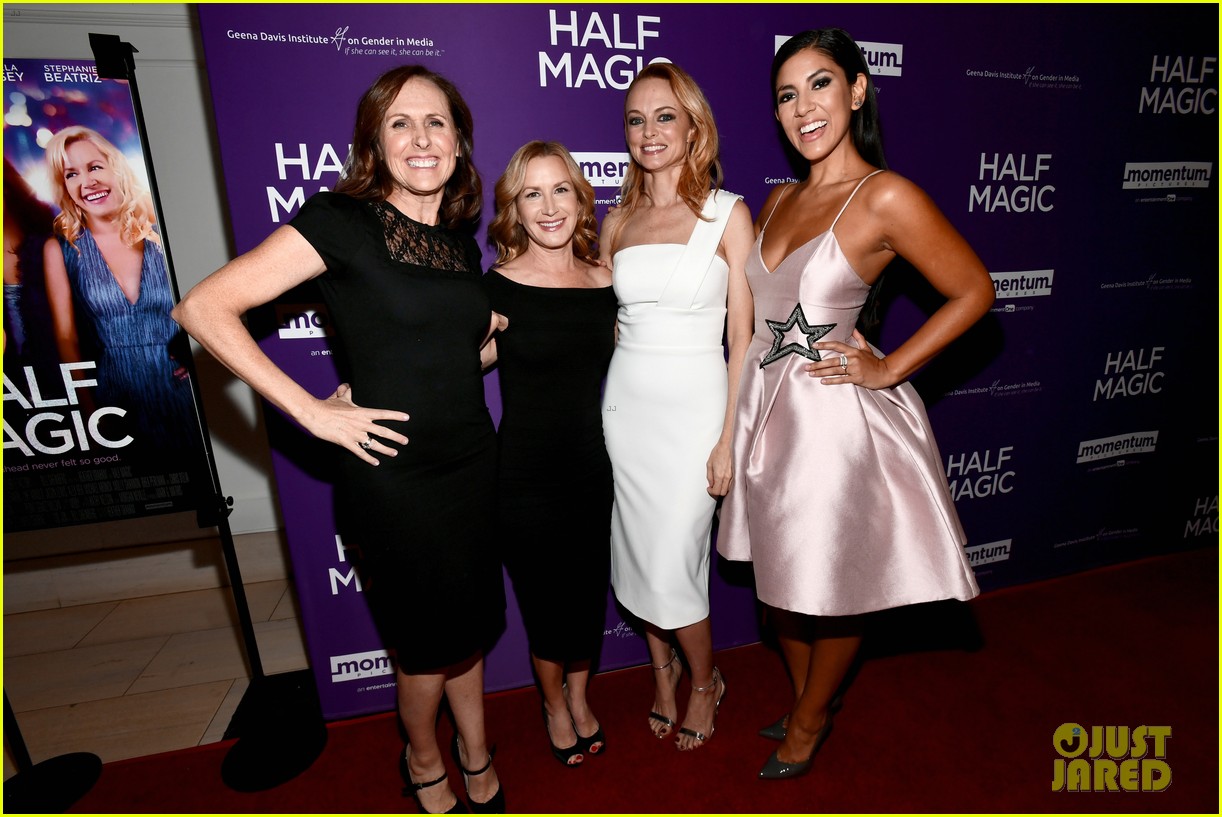 Jenna Fischer Supports Former 'The Office' CoStar Angela Kinsey at