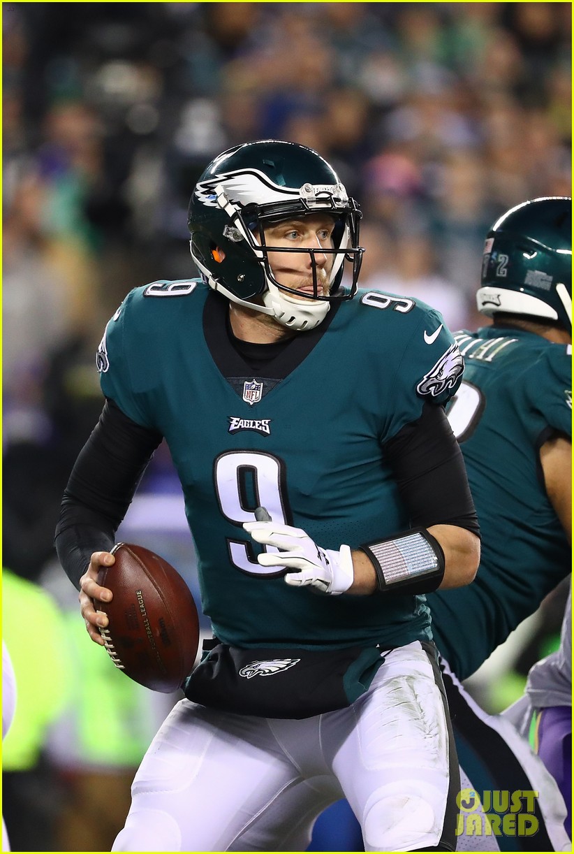who is nick foles wife tori moore 054026313