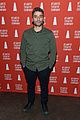 oscar isaac abbie cornish step out to support hangmen opening 09