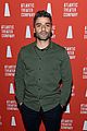 oscar isaac abbie cornish step out to support hangmen opening 10