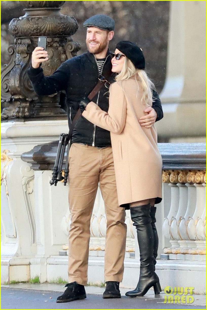 Julianne Hough & Brooks Laich Go On Romantic Paris Vacation Photo