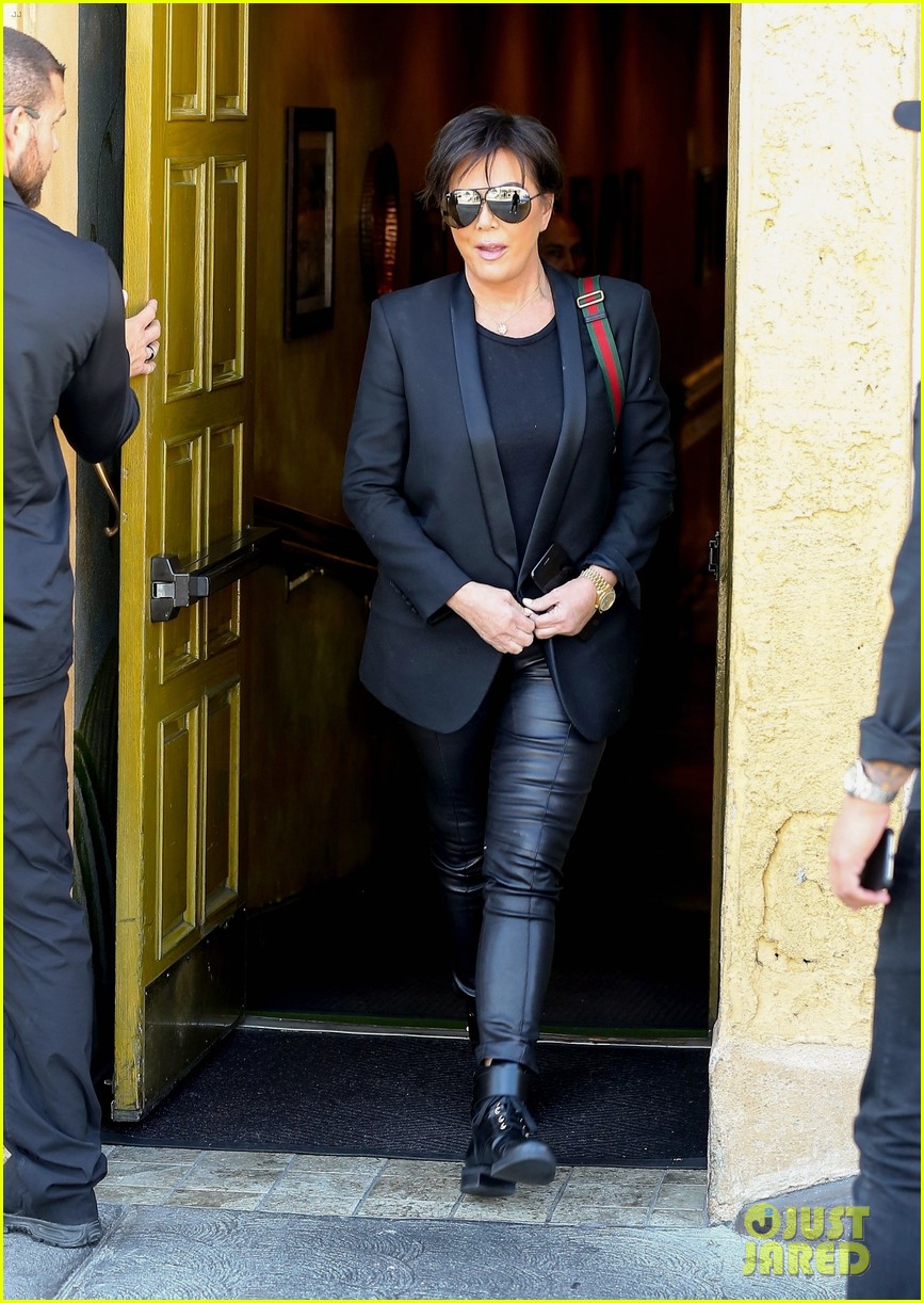kim kardashian wears form fitting clothes for lunch with family 034033961