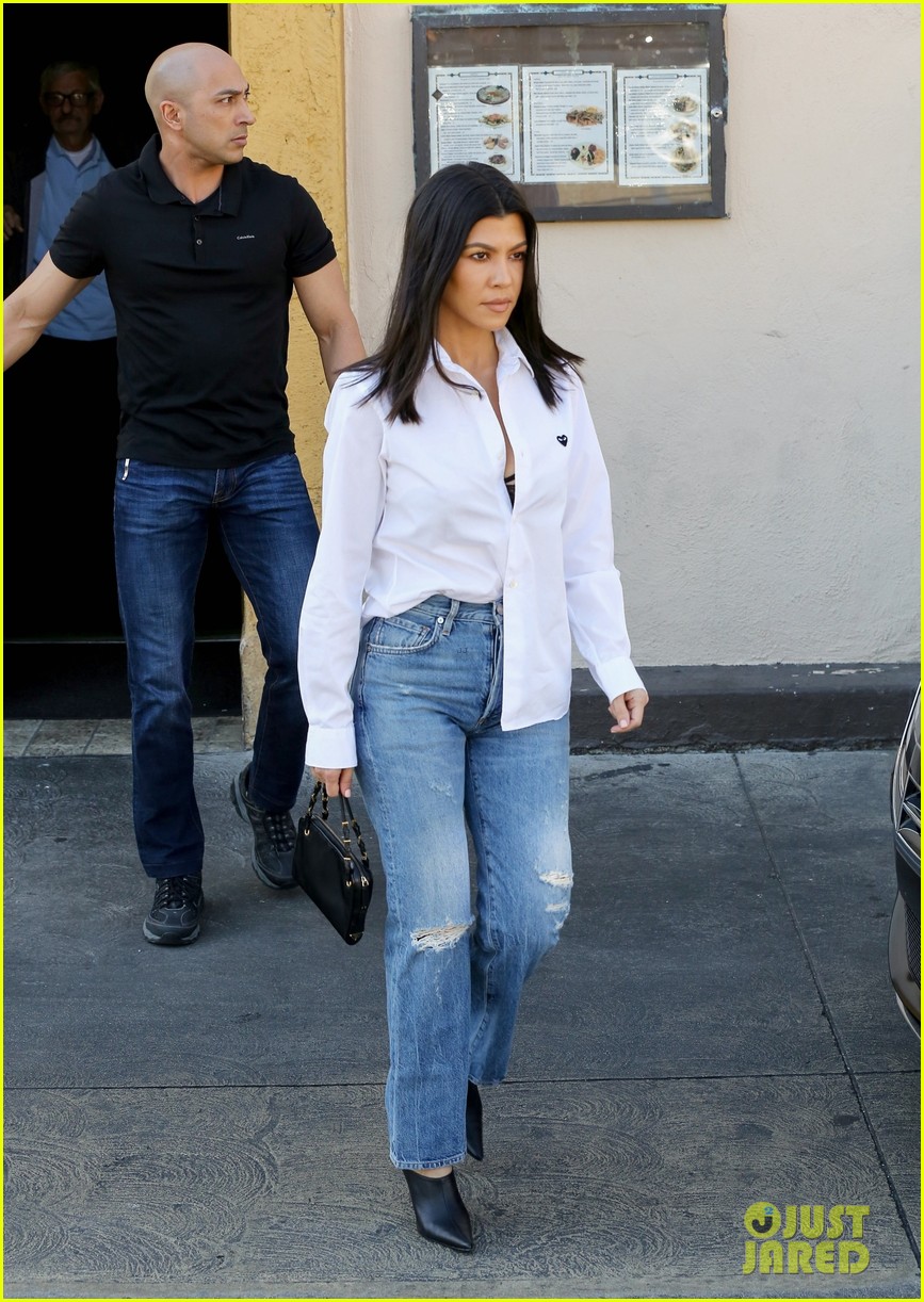 kim kardashian wears form fitting clothes for lunch with family 104033968