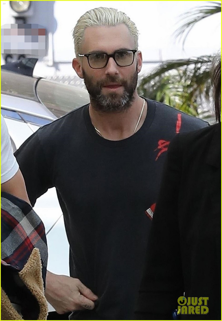 adam levine steps out after dropping marron 5s wait music video with alexandra daddario 03