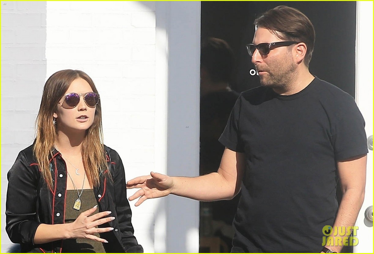 Billie Lourd Steps Out After Honoring Mom Carrie Fisher's Posthumous