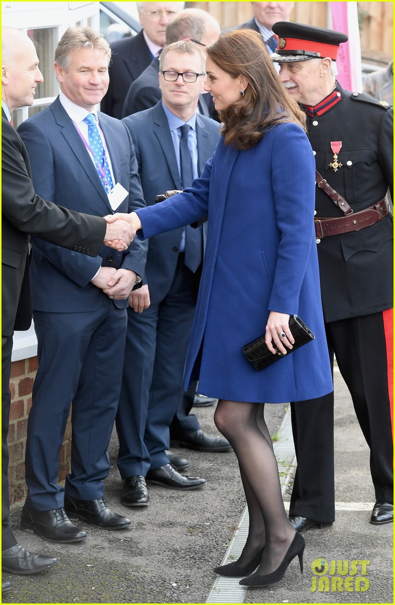 Pregnant Kate Middleton Opens Addiction Treatment Center Photo 4029121