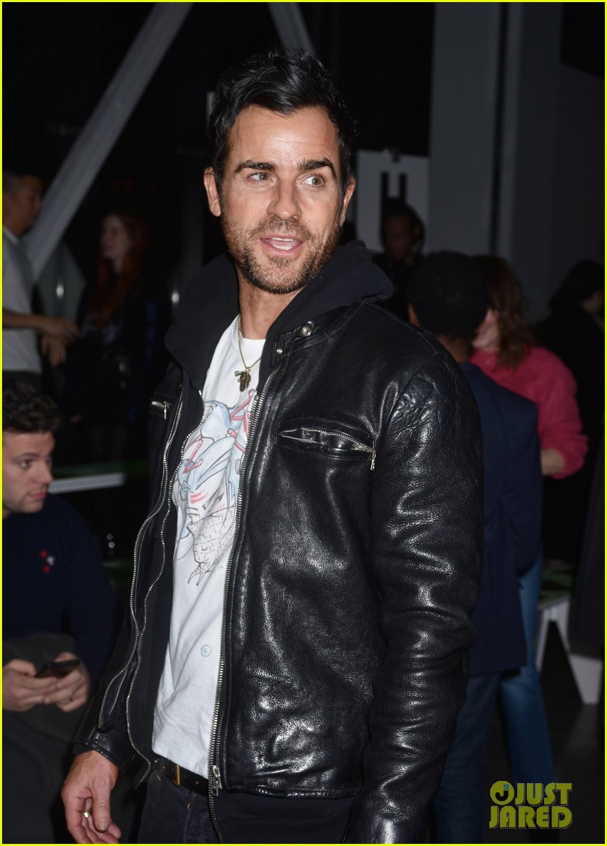 Justin Theroux Looks So Handsome at Adam Selman NYFW Show! Photo
