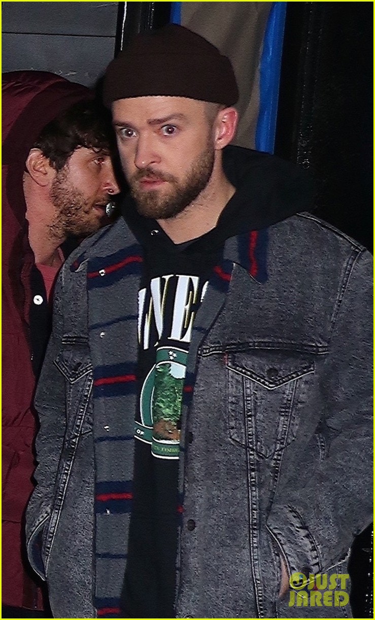 justin timberlake buys pizza for his nyc pop up shop customers 074030084
