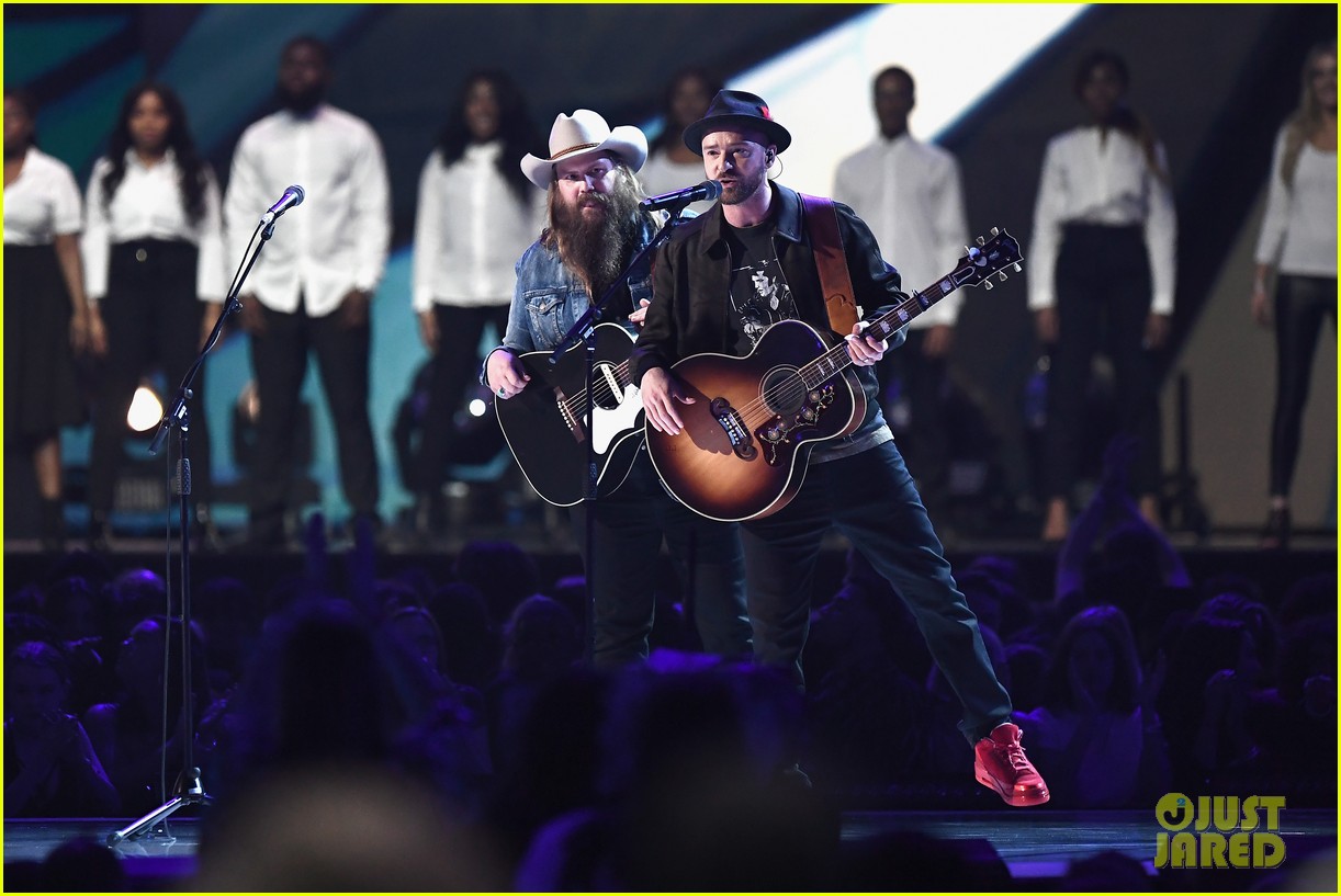 Justin Timberlake & Chris Stapleton Perform 'Say Something' at Brit