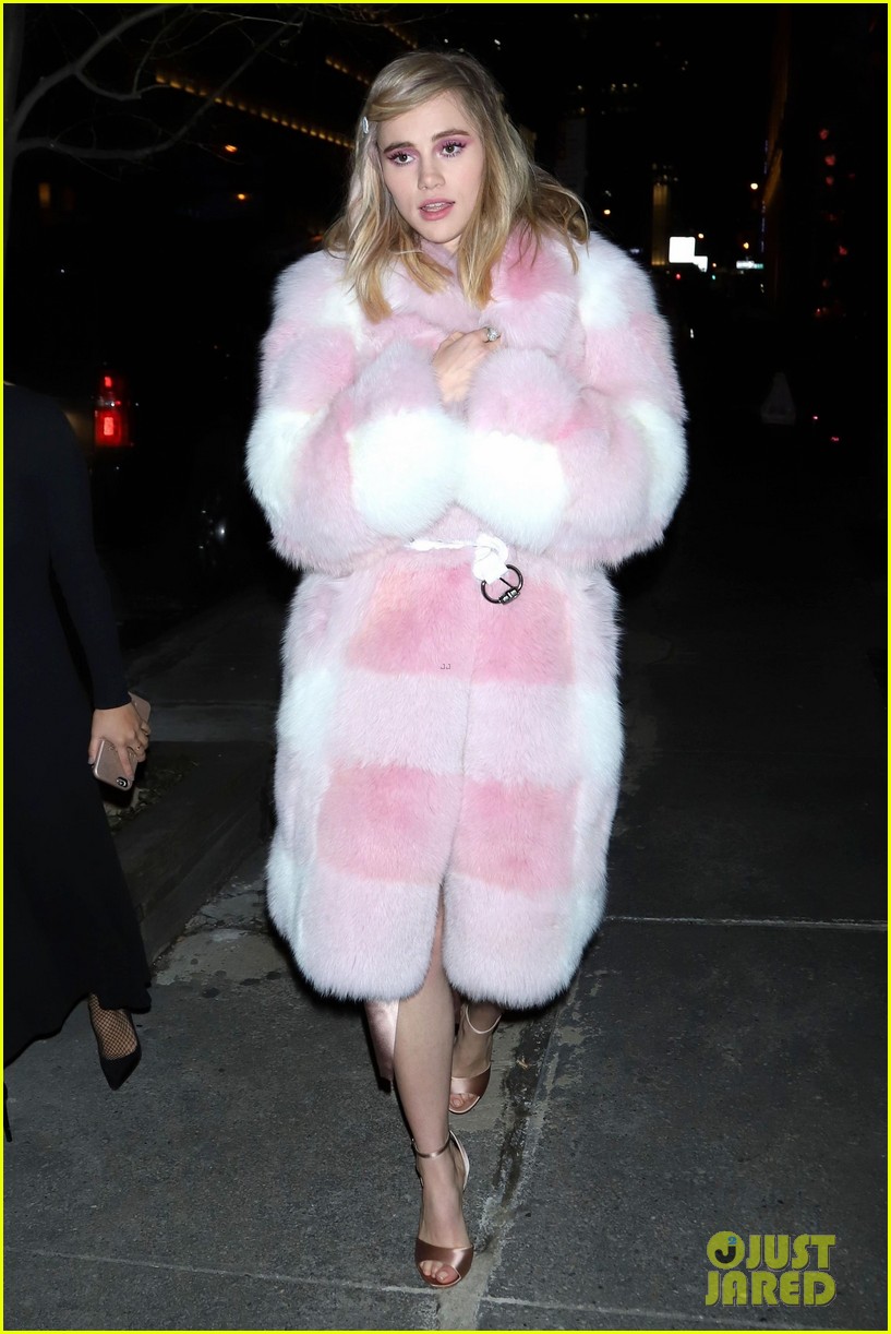 suki waterhouse goes pretty in pink for dinner in nyc 034029022