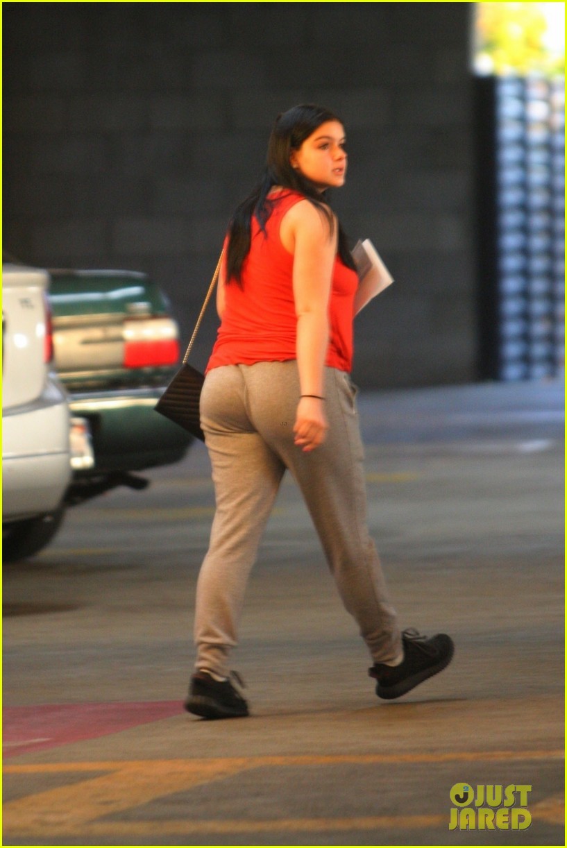 ariel winter steps out after the last movie star trailer premieres 034034393