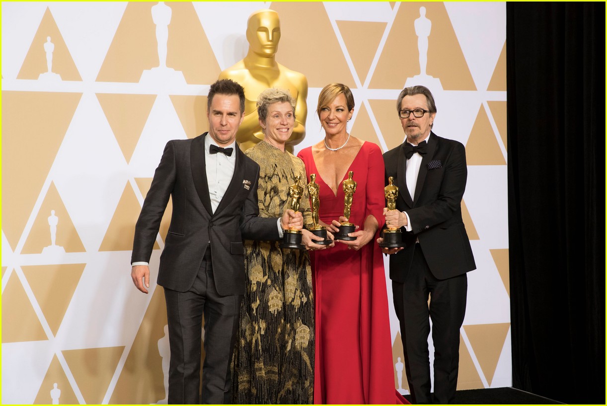 oscars 2018 acting winners pose with trophies 03