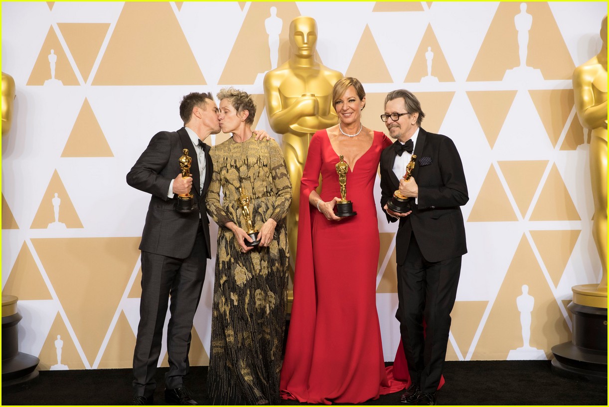 oscars 2018 acting winners pose with trophies 124044958