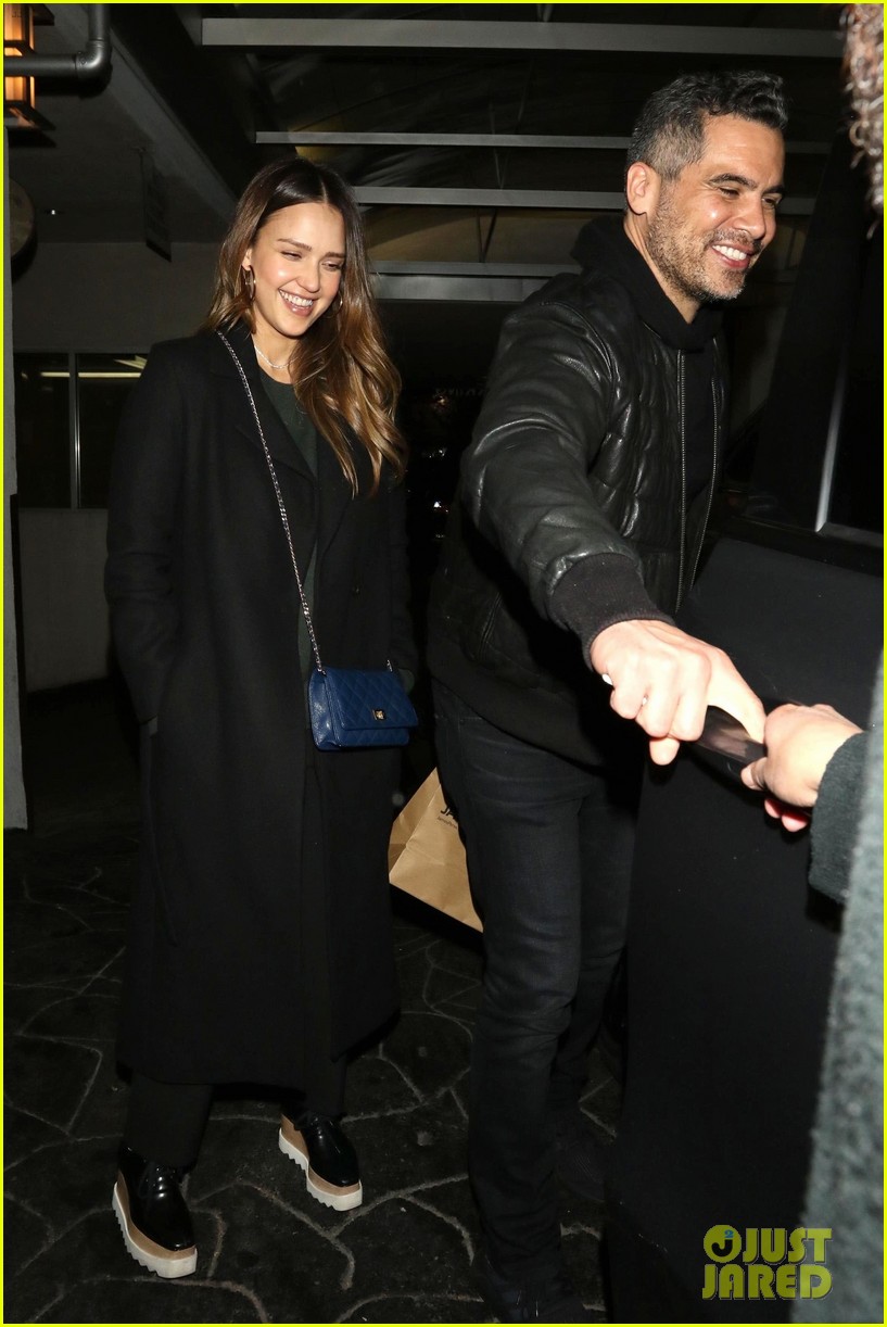 Jessica Alba Celebrates Casting News with a Date Night!: Photo 4043586 | Cash  Warren, Jessica Alba Photos | Just Jared: Entertainment News, image size:817x1222