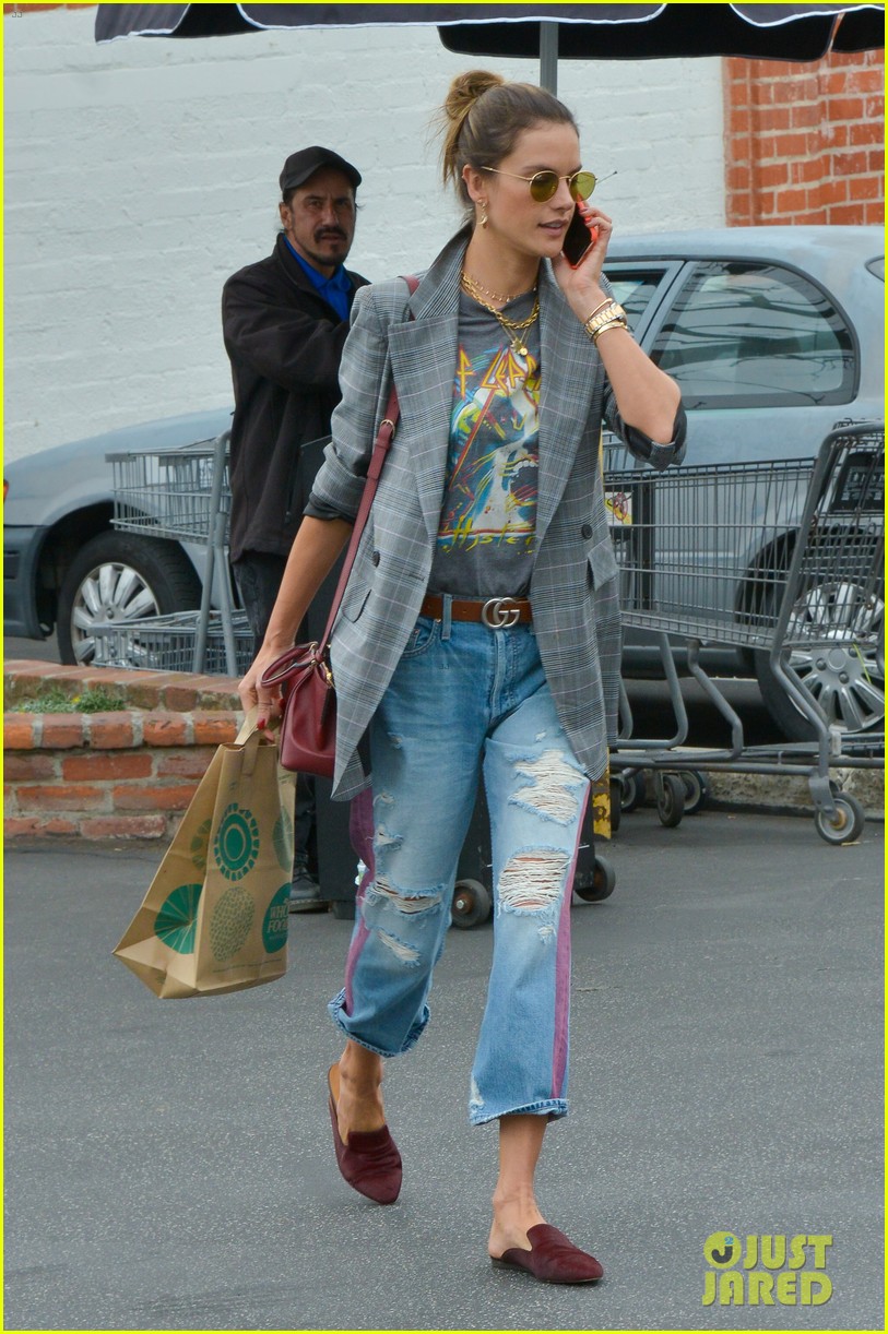 newly single alessandra ambrosio makes a coffee run in beverly hills 014053486
