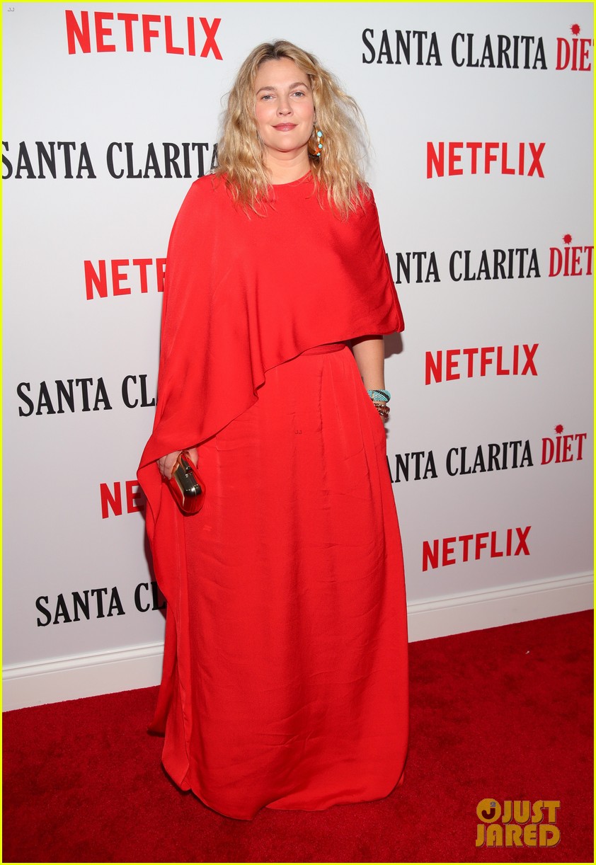 Drew Barrymore Carries 'I Love Jake Gyllenhaal' Sign to Her Premiere