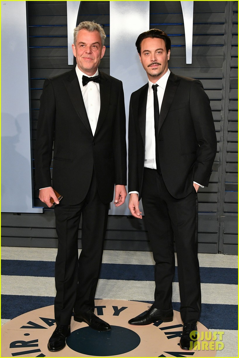 adrien brody michael keaton pedro pascal suit up for vanity fairs oscar party 2018 024046051