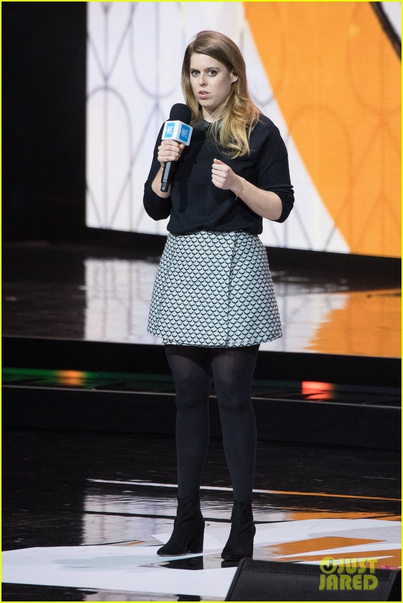 lily collins leads the pack at star studded we day charity concert 024047236