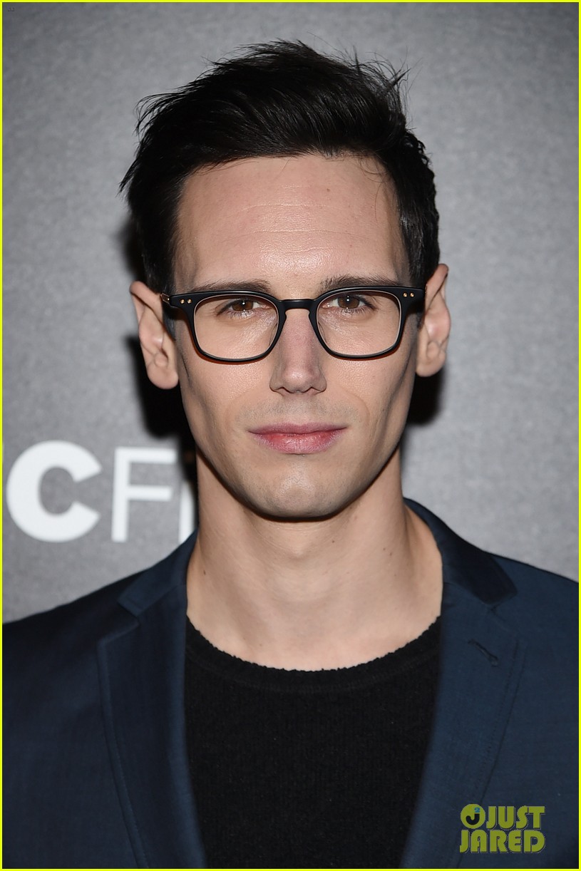 cory michael smith comes out as queer 09