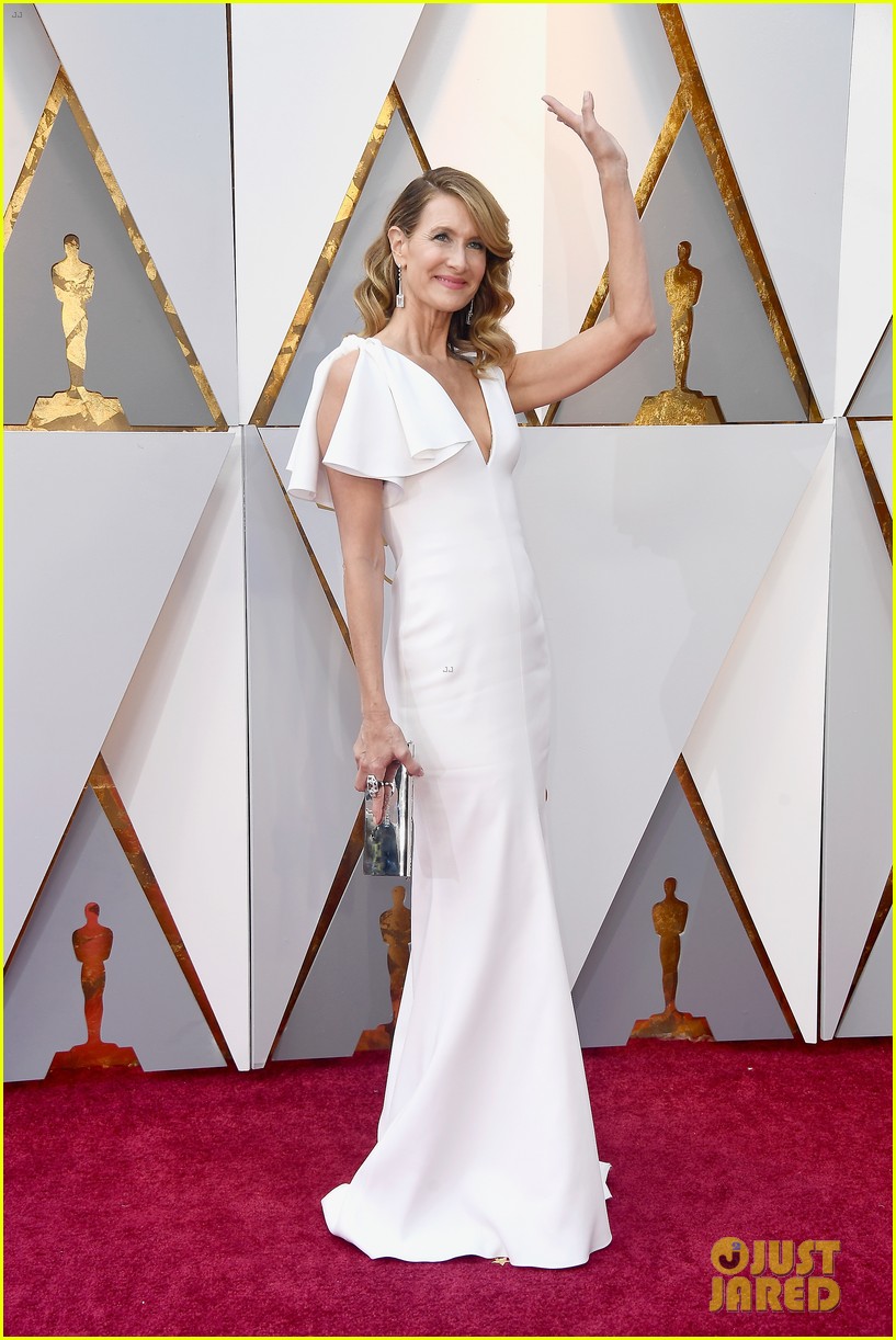 laura dern goes chic in white for oscars 2018 154043974