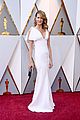laura dern goes chic in white for oscars 2018 13