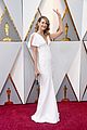 laura dern goes chic in white for oscars 2018 15