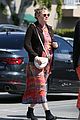 pregnant kirsten dunst kicks off her weekend at the grocery store 01