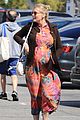 pregnant kirsten dunst kicks off her weekend at the grocery store 04