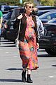 pregnant kirsten dunst kicks off her weekend at the grocery store 05