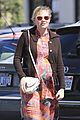 pregnant kirsten dunst kicks off her weekend at the grocery store 06
