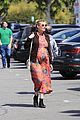 pregnant kirsten dunst kicks off her weekend at the grocery store 08