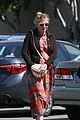 pregnant kirsten dunst kicks off her weekend at the grocery store 12