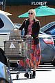 pregnant kirsten dunst kicks off her weekend at the grocery store 17