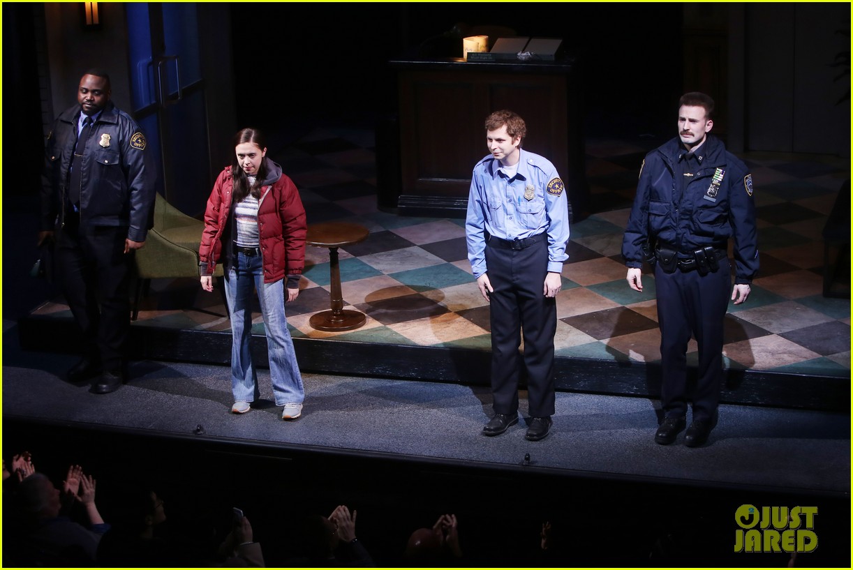 chris evans takes a bow after first broadway performance 04