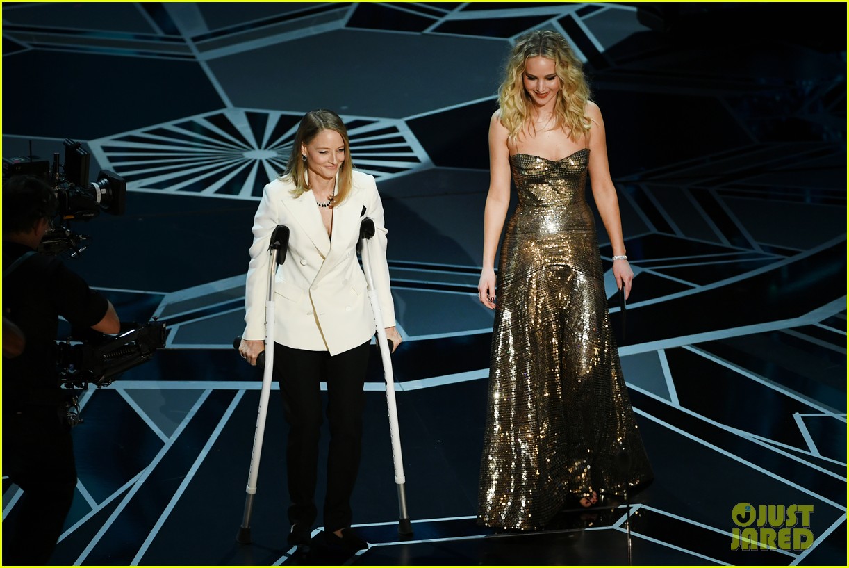 Jennifer Lawrence & Jodie Foster Roast Meryl Streep at Oscars 2018