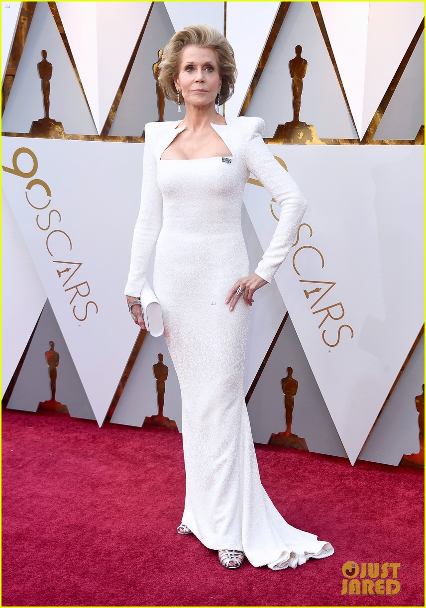 Jane Fonda Looks Chic in White on the Red Carpet at Oscars 2018! Photo