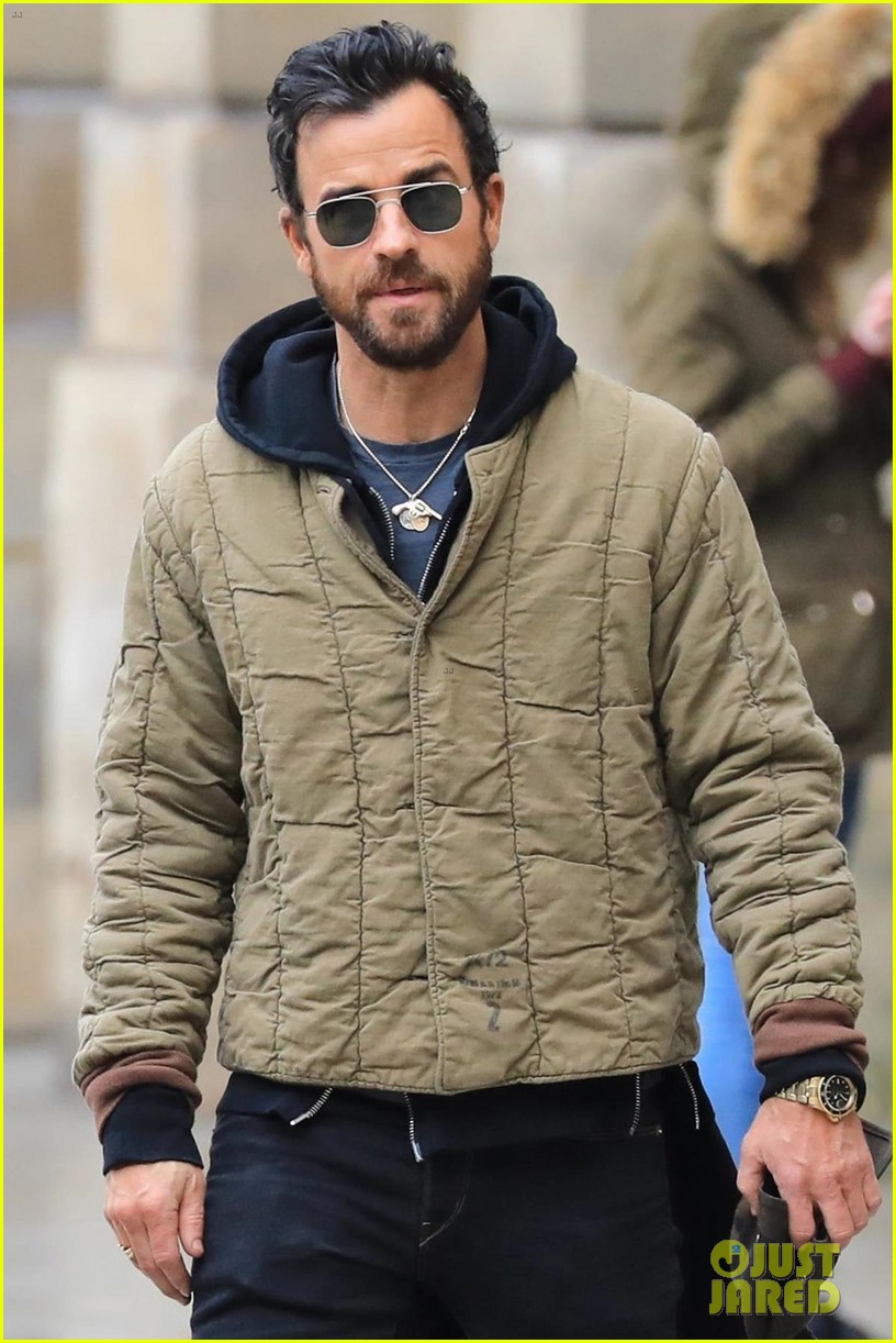 justin theroux heads out in paris 014046139