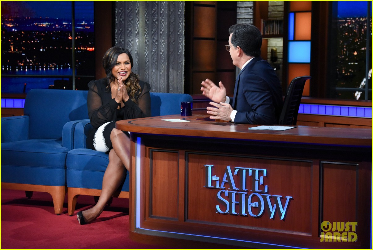 mindy kaling tells stephen colbert that his baby gift sucks compared to oprahs gift 03