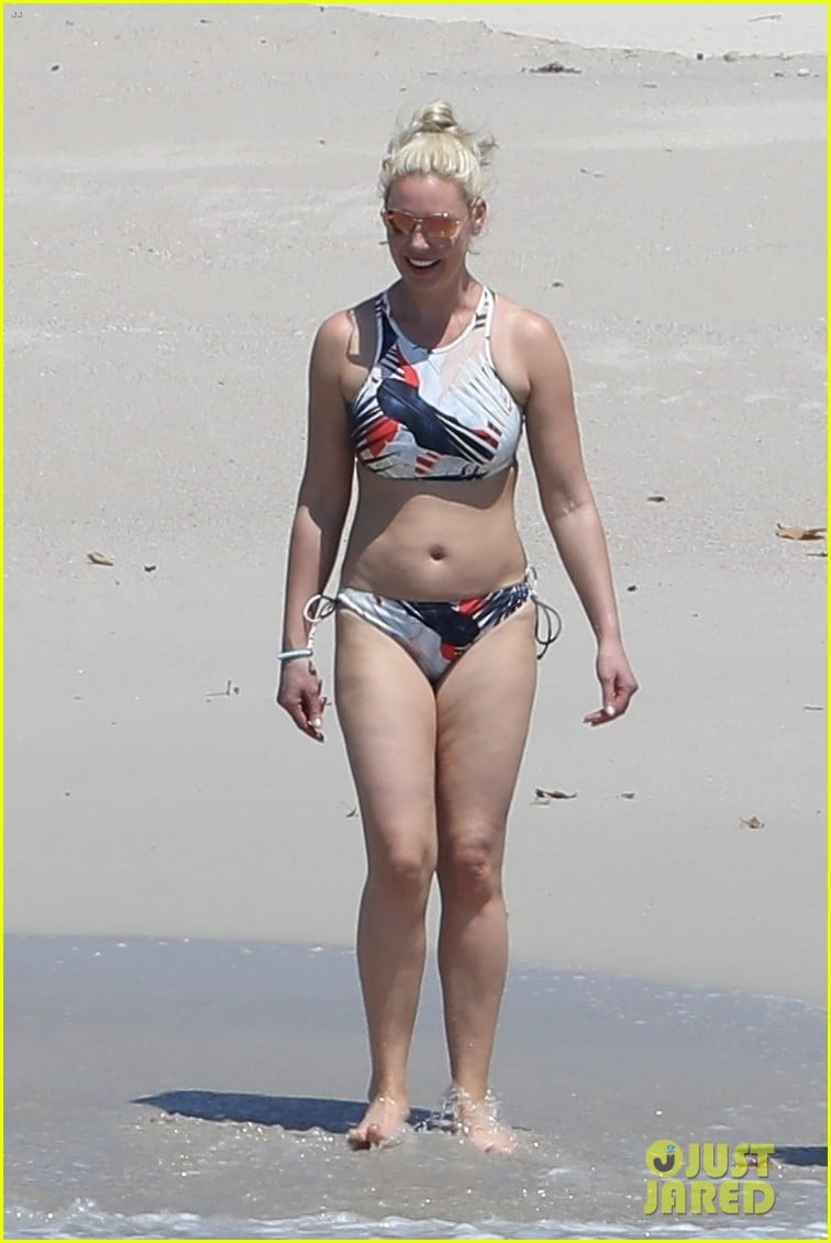 katherine heigl hits the beach bikini 024047322