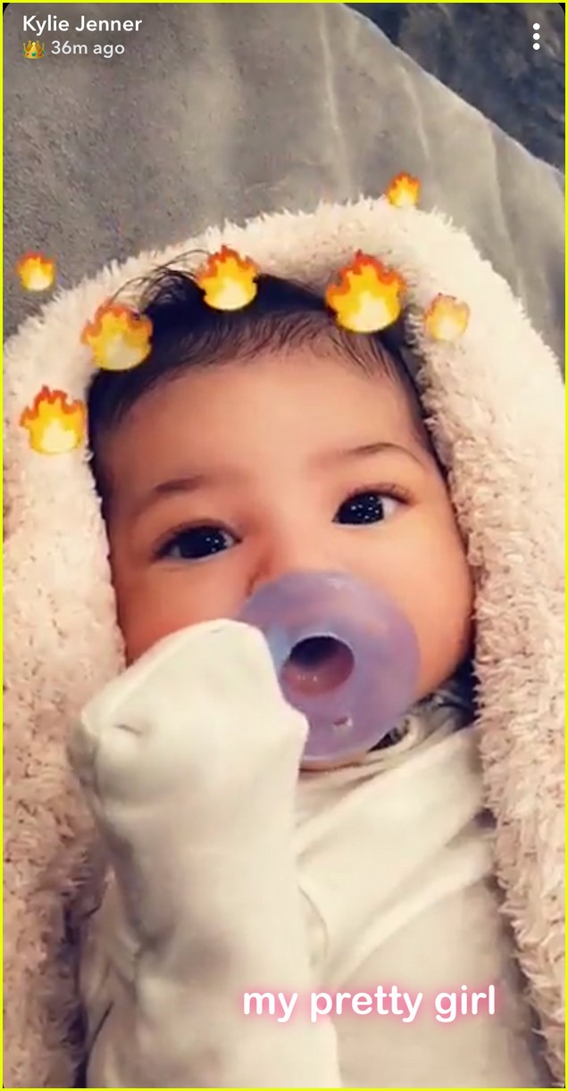 kylie jenner shares close up photo of baby stormi 014042815