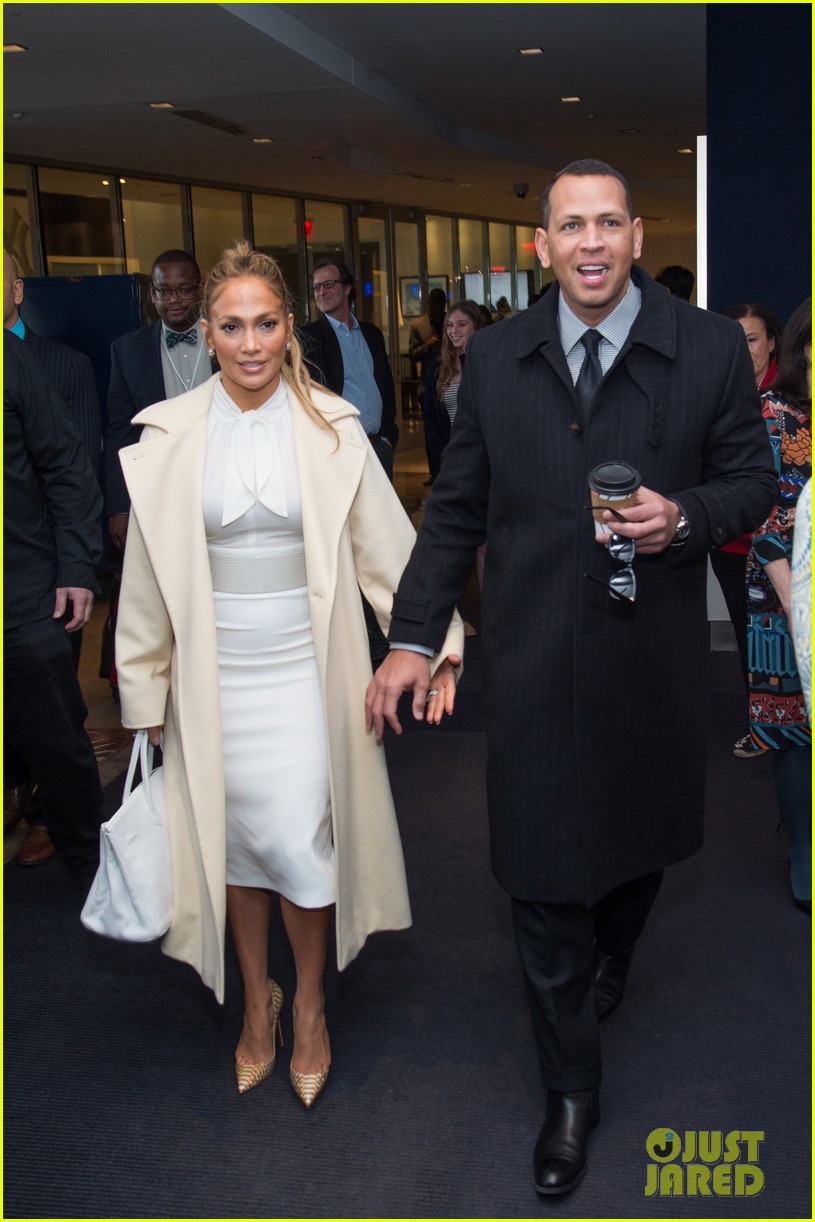 Jennifer Lopez & Alex Rodriguez Teach Kids About Real Estate! Photo