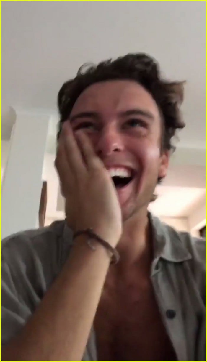 Margot Robbie's Brother Jokingly Shades Her After Oscars Loss Photo