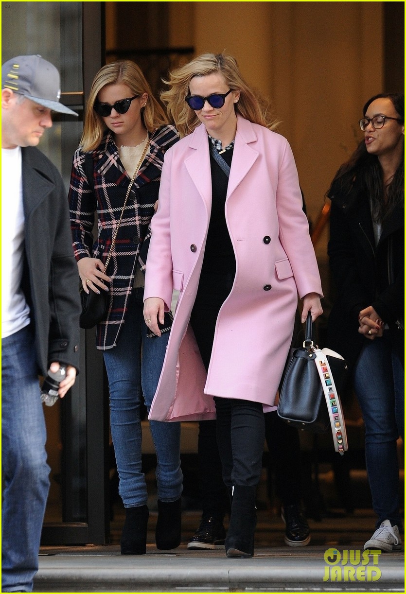 Reese Witherspoon & Daughter Ava Phillippe Look Chic While Heading Out ...