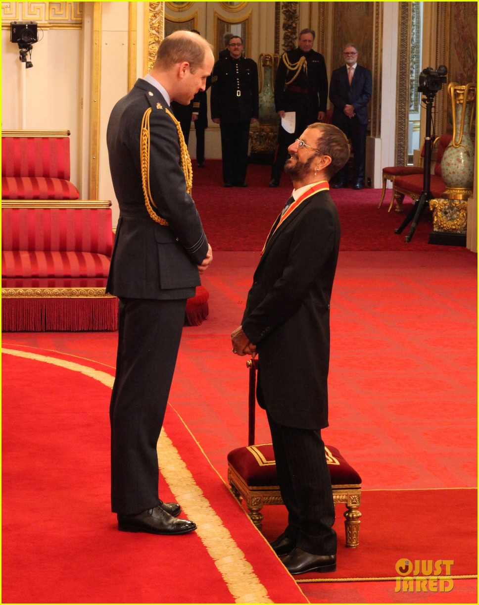 ringo starr gets knighted by prince william 01